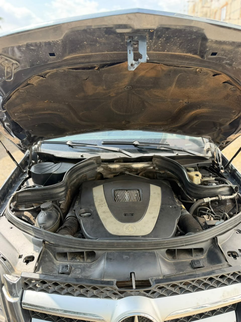 Neatly used 2010 GLK 350 4MATIC view 3