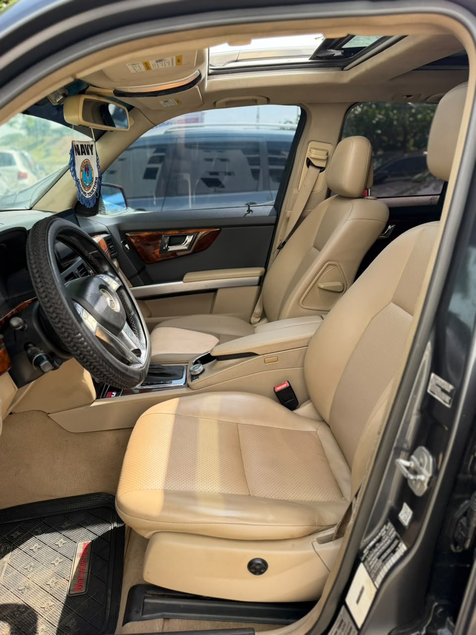 Neatly used 2010 GLK 350 4MATIC view 4