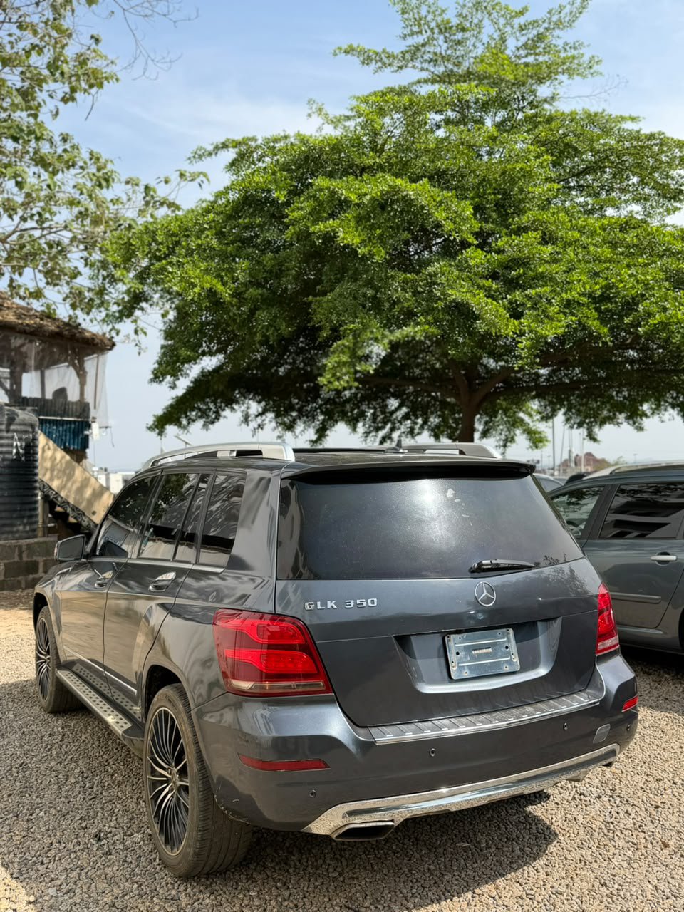 Neatly used 2010 GLK 350 4MATIC view 5